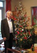 Dawkins mit Weihnachtsbaum (http://www.cbc.ca/thehour/blog/images/Dawkins.Xmas320.jpg)