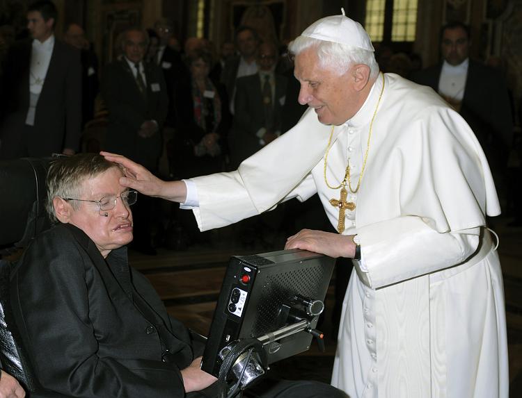 Don't touch this; Hawking wirkt nicht sehr begeistert